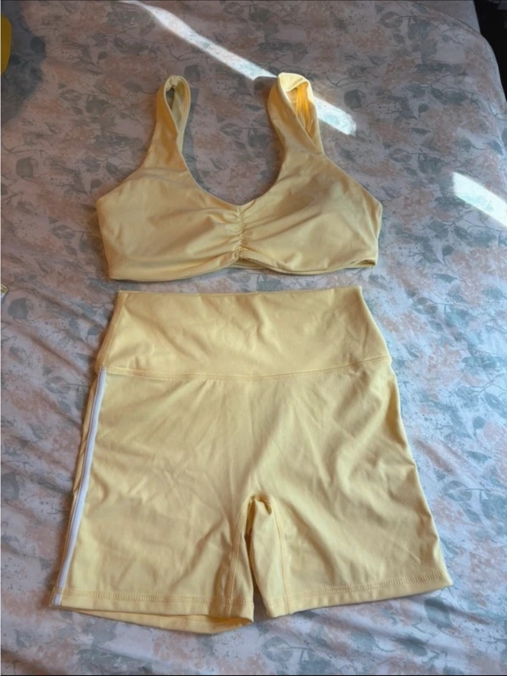 Wilo the label butter yellow workout set